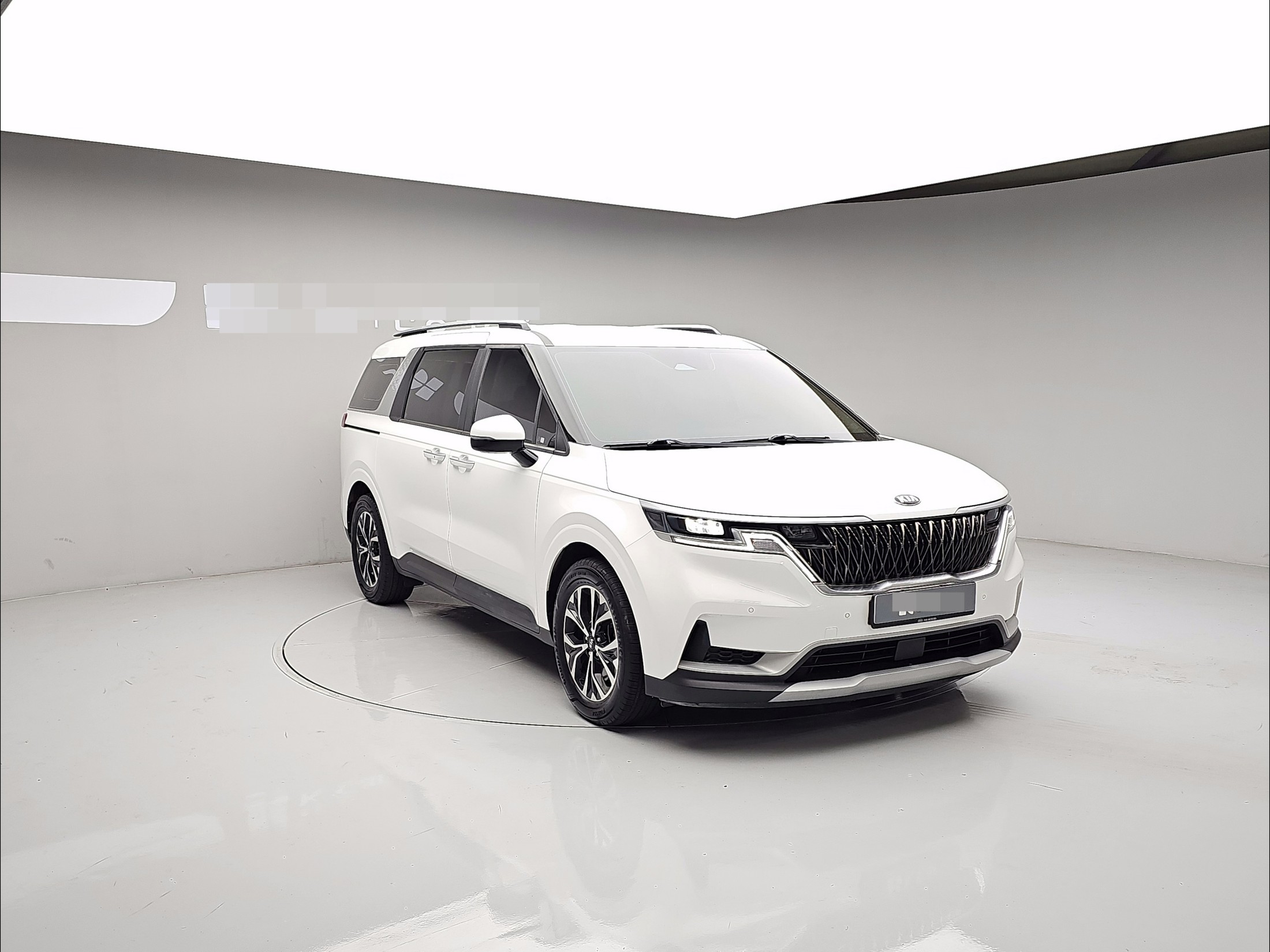 KIA CARNIVAL photo 3