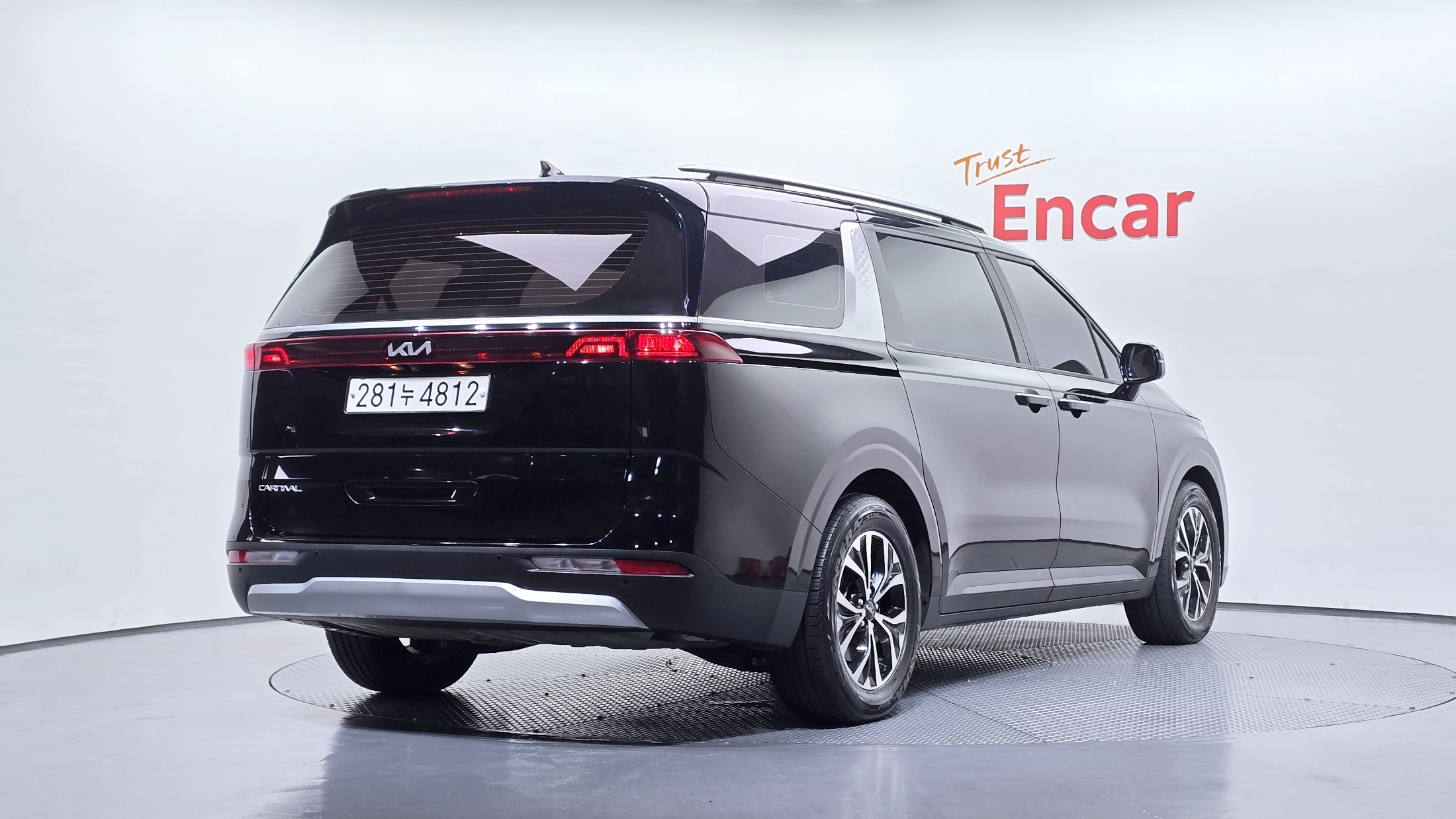 KIA CARNIVAL photo 2