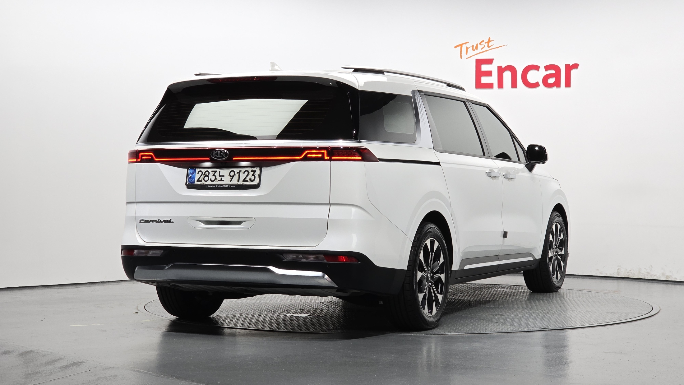 KIA CARNIVAL photo 2