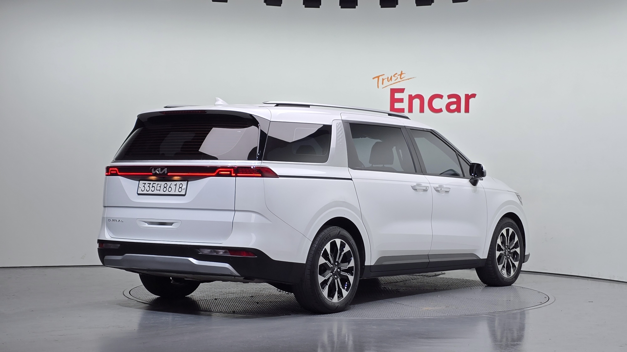 KIA CARNIVAL photo 2