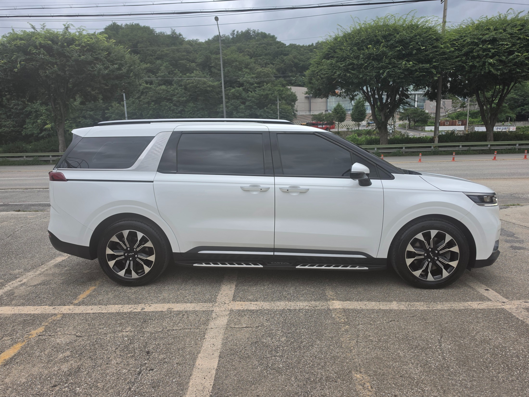 KIA CARNIVAL photo 3