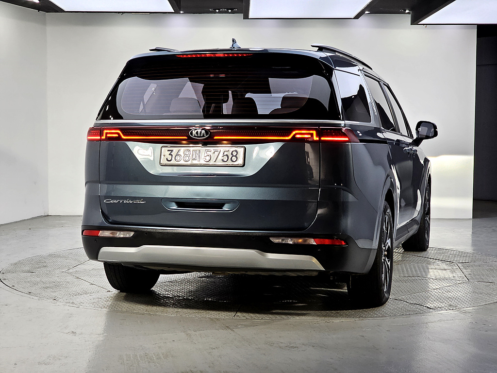 KIA CARNIVAL photo 3