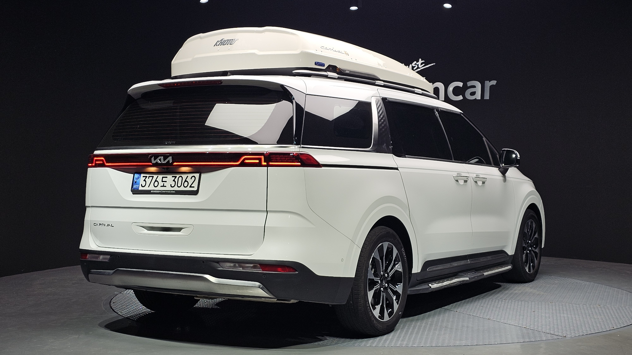 KIA CARNIVAL photo 2