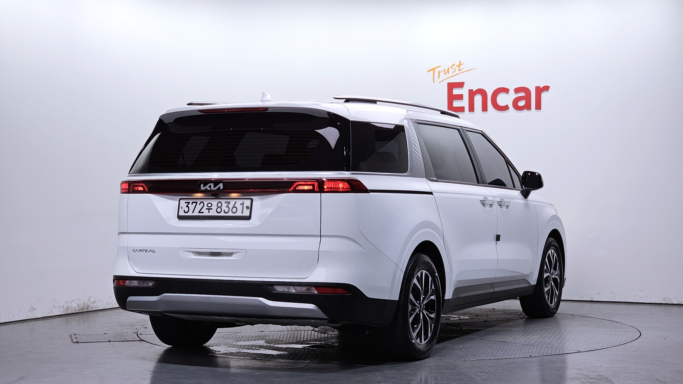 KIA CARNIVAL photo 2
