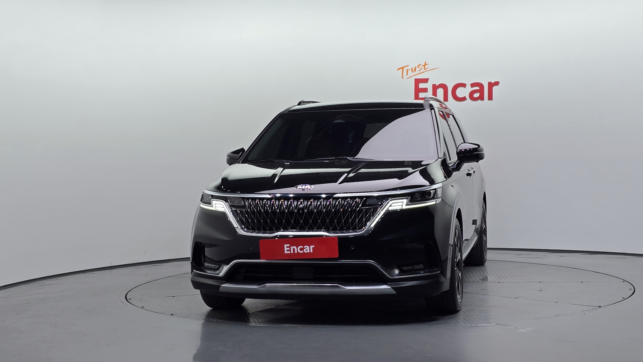 KIA CARNIVAL photo 3