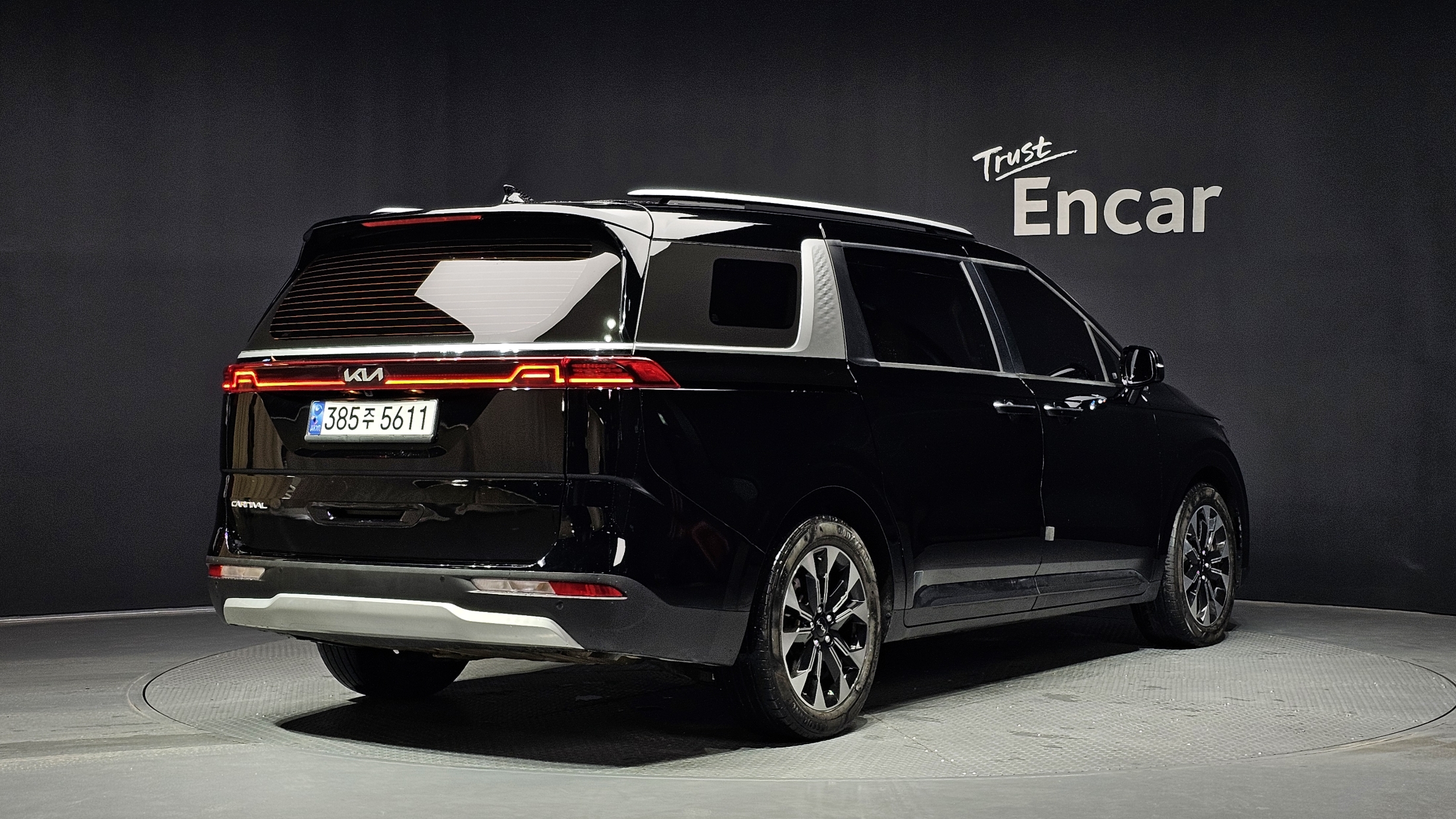 KIA CARNIVAL photo 2