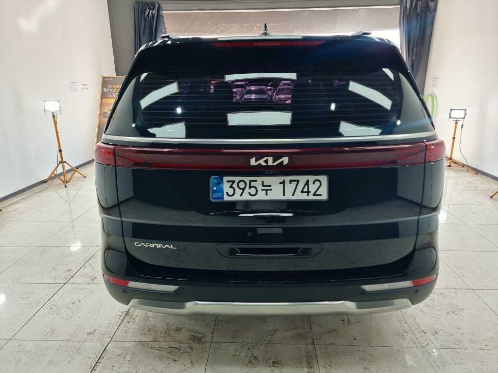 KIA CARNIVAL photo 3