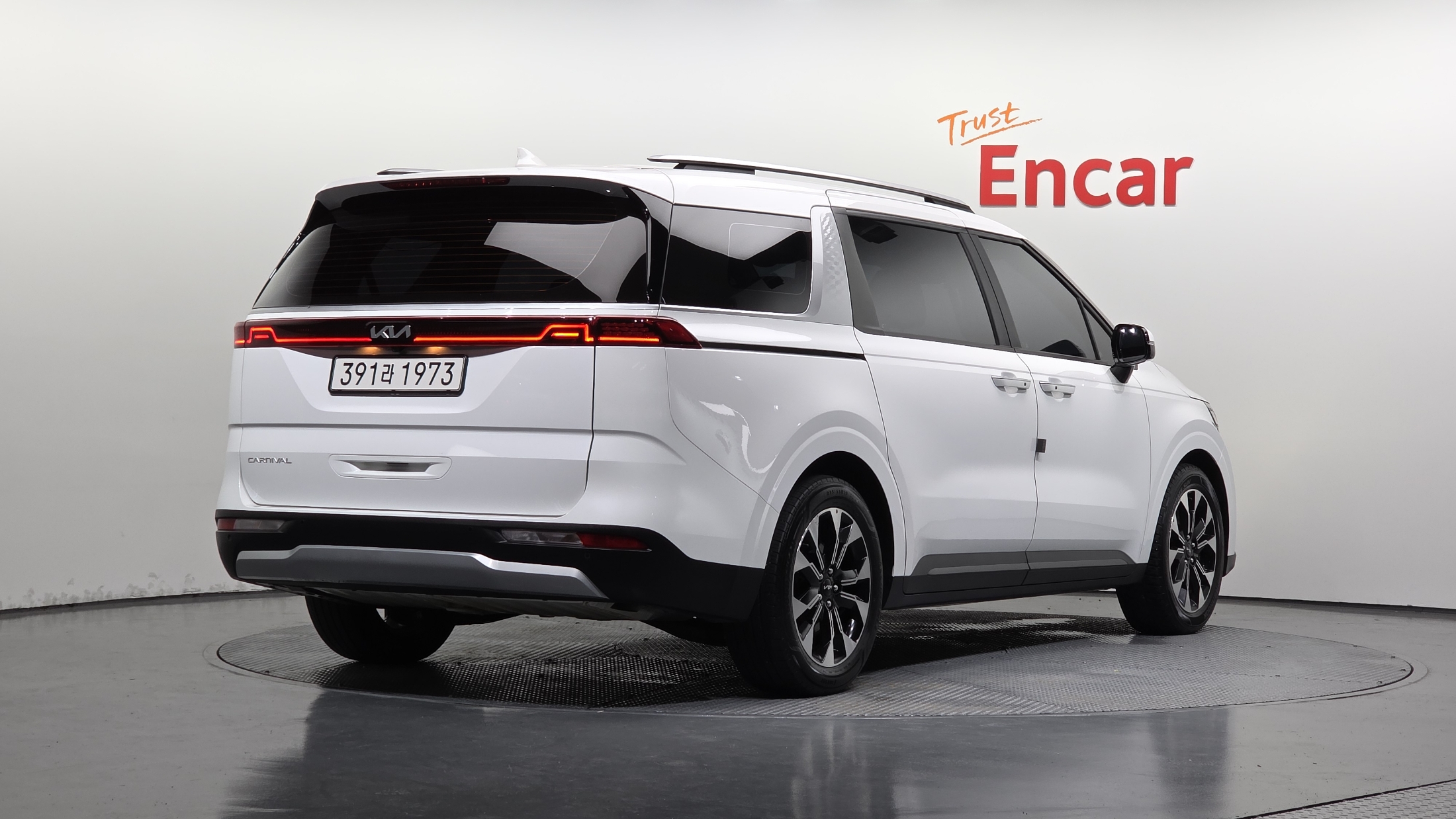 KIA CARNIVAL photo 3