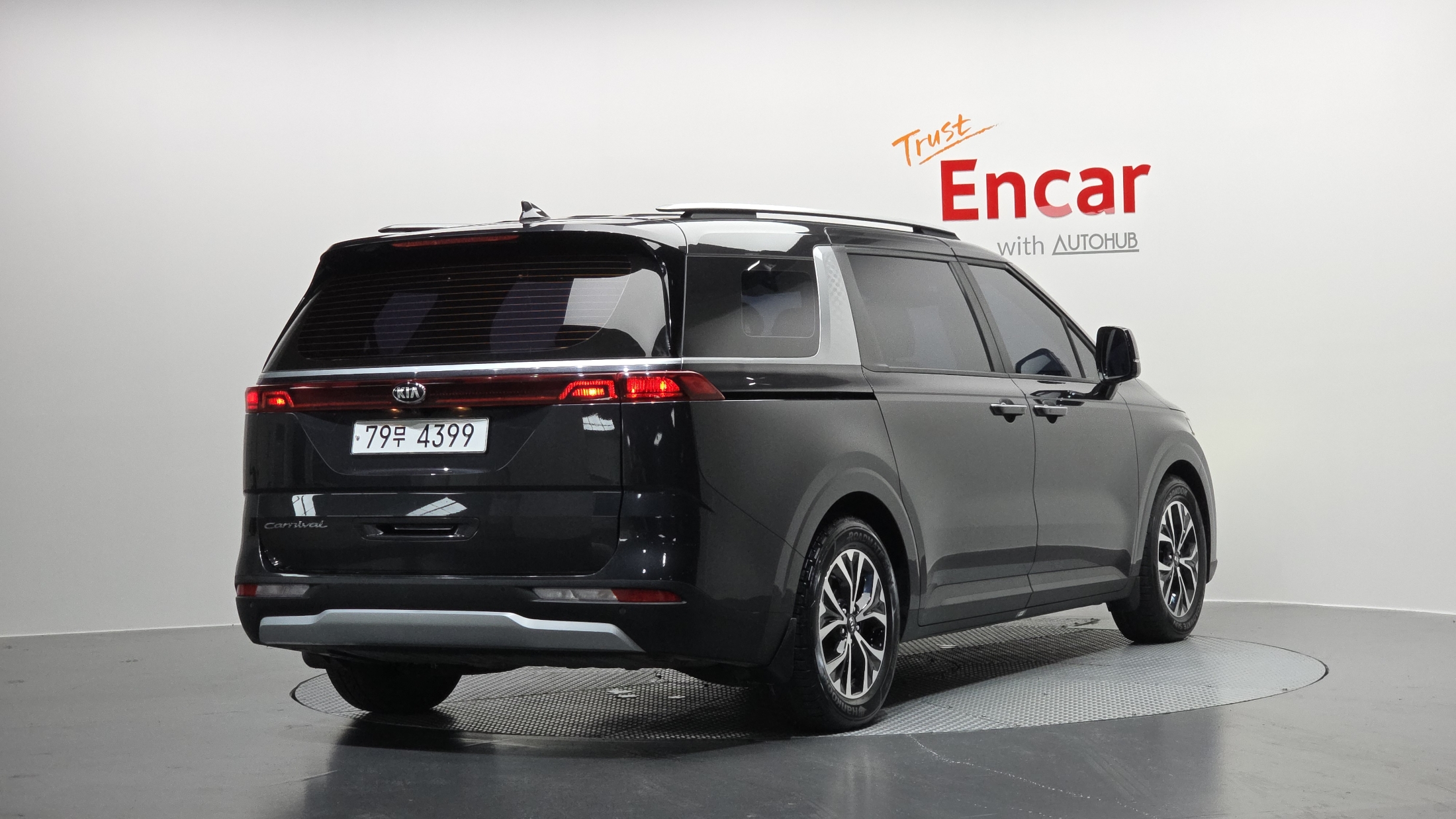 KIA CARNIVAL photo 2