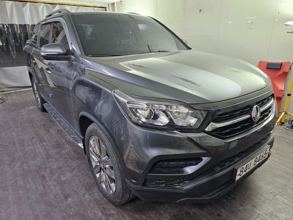 SSANGYONG REXTON photo 2