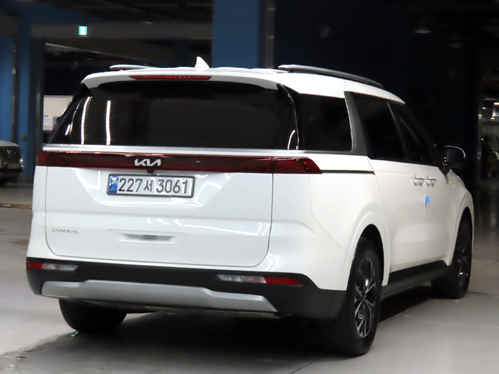 KIA CARNIVAL photo 3