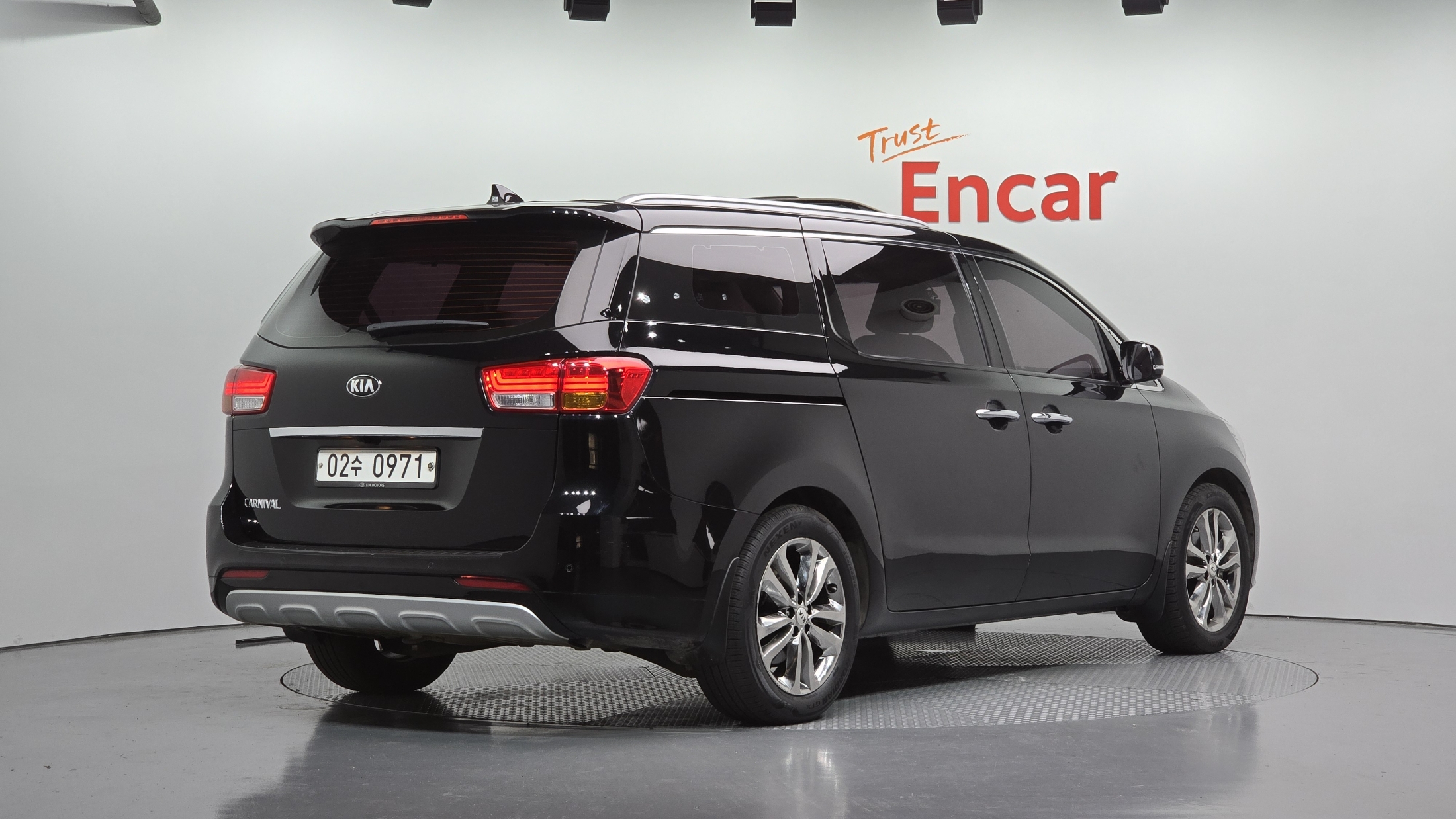 KIA CARNIVAL photo 2