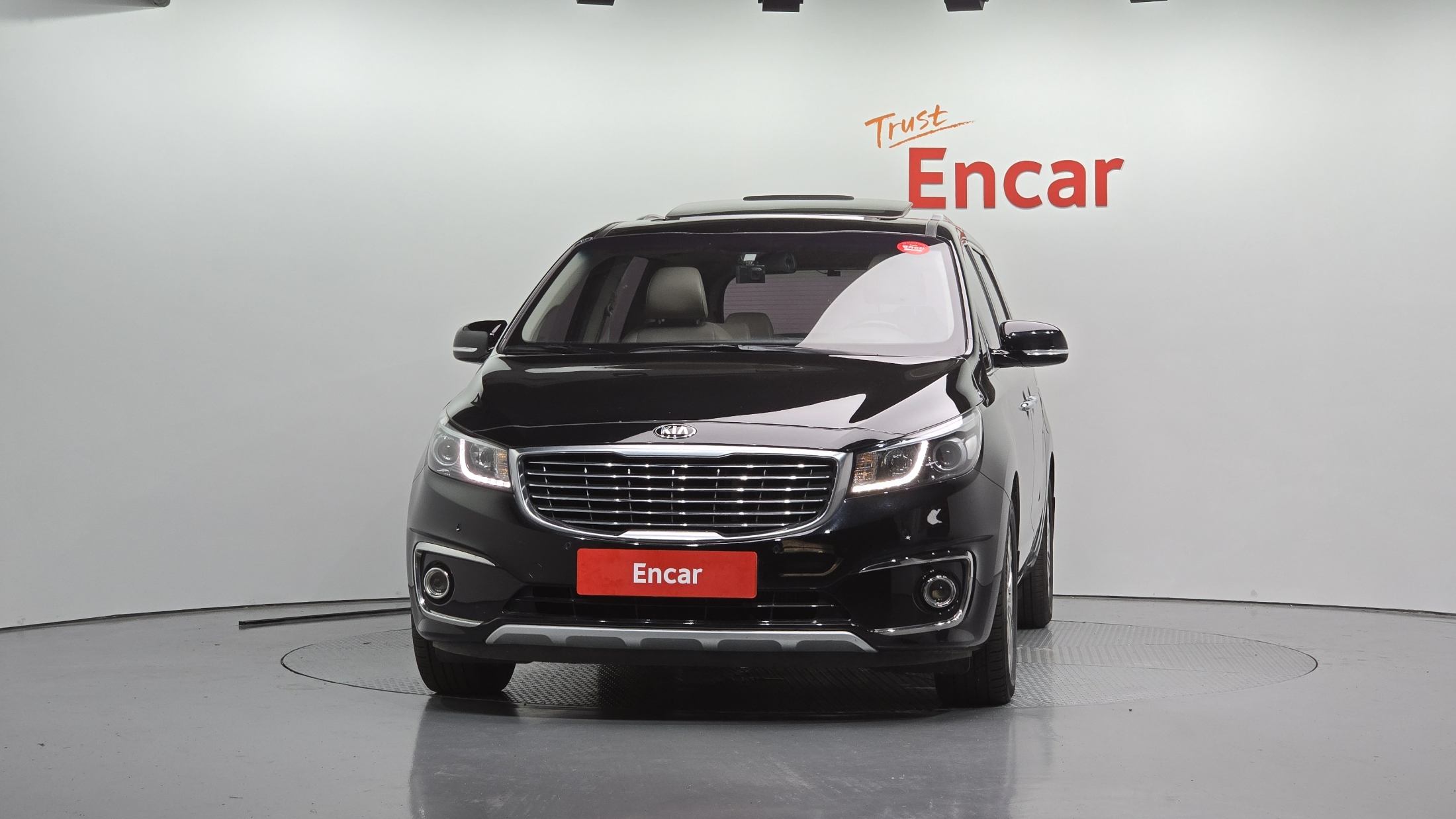 KIA CARNIVAL photo 3