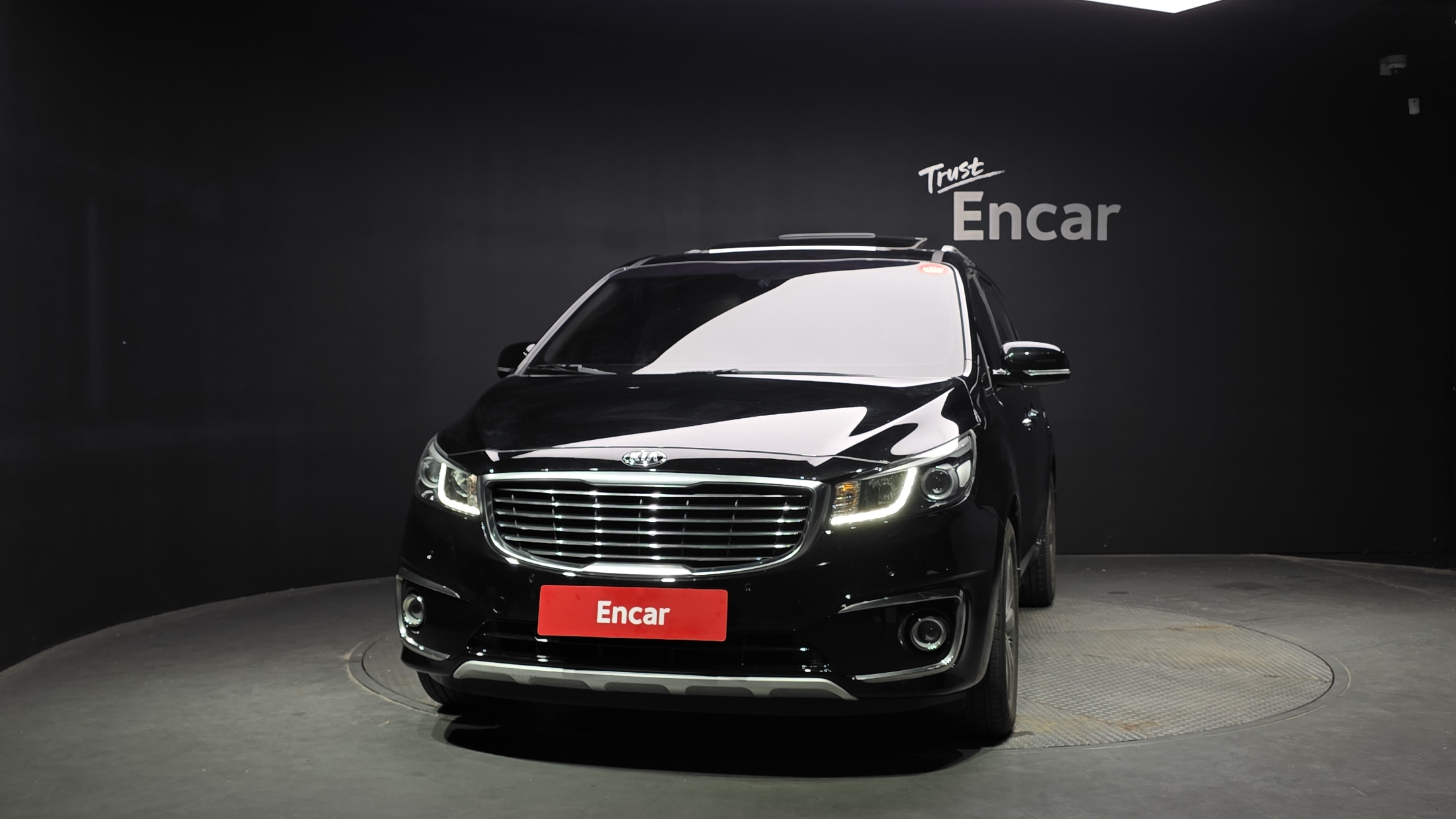 KIA CARNIVAL photo 3