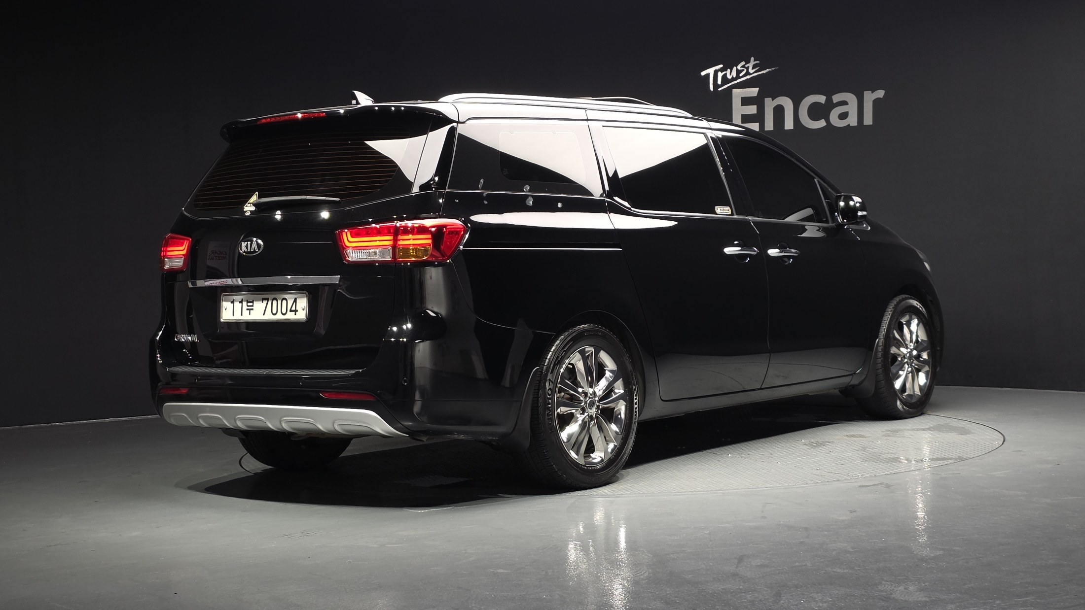 KIA CARNIVAL photo 3