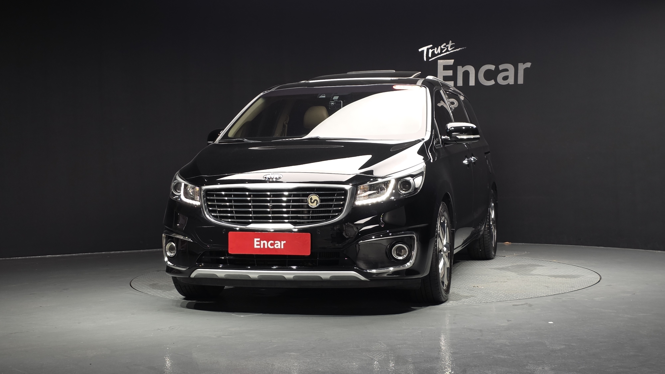KIA CARNIVAL photo 2