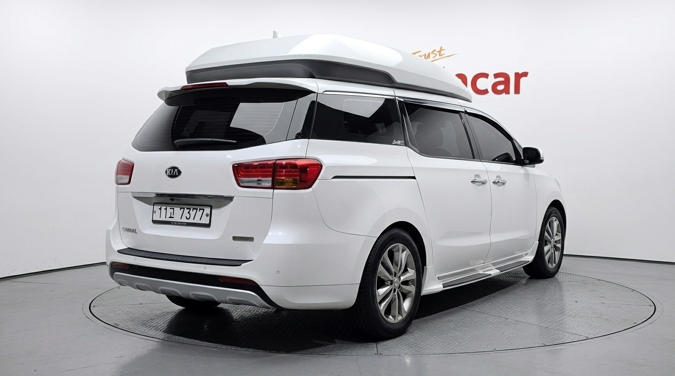 KIA CARNIVAL photo 2