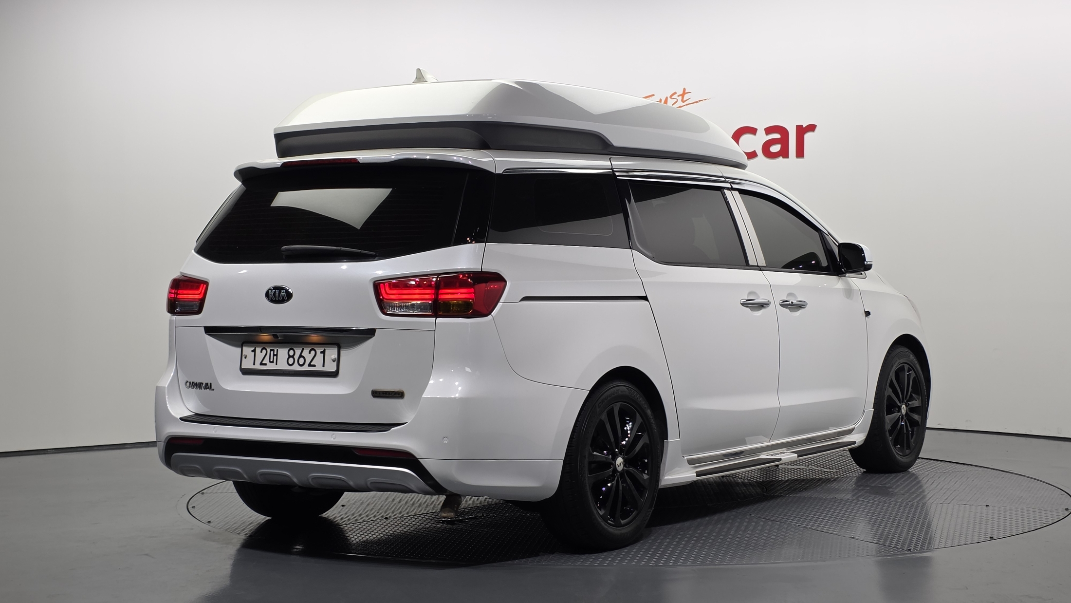 KIA CARNIVAL photo 2