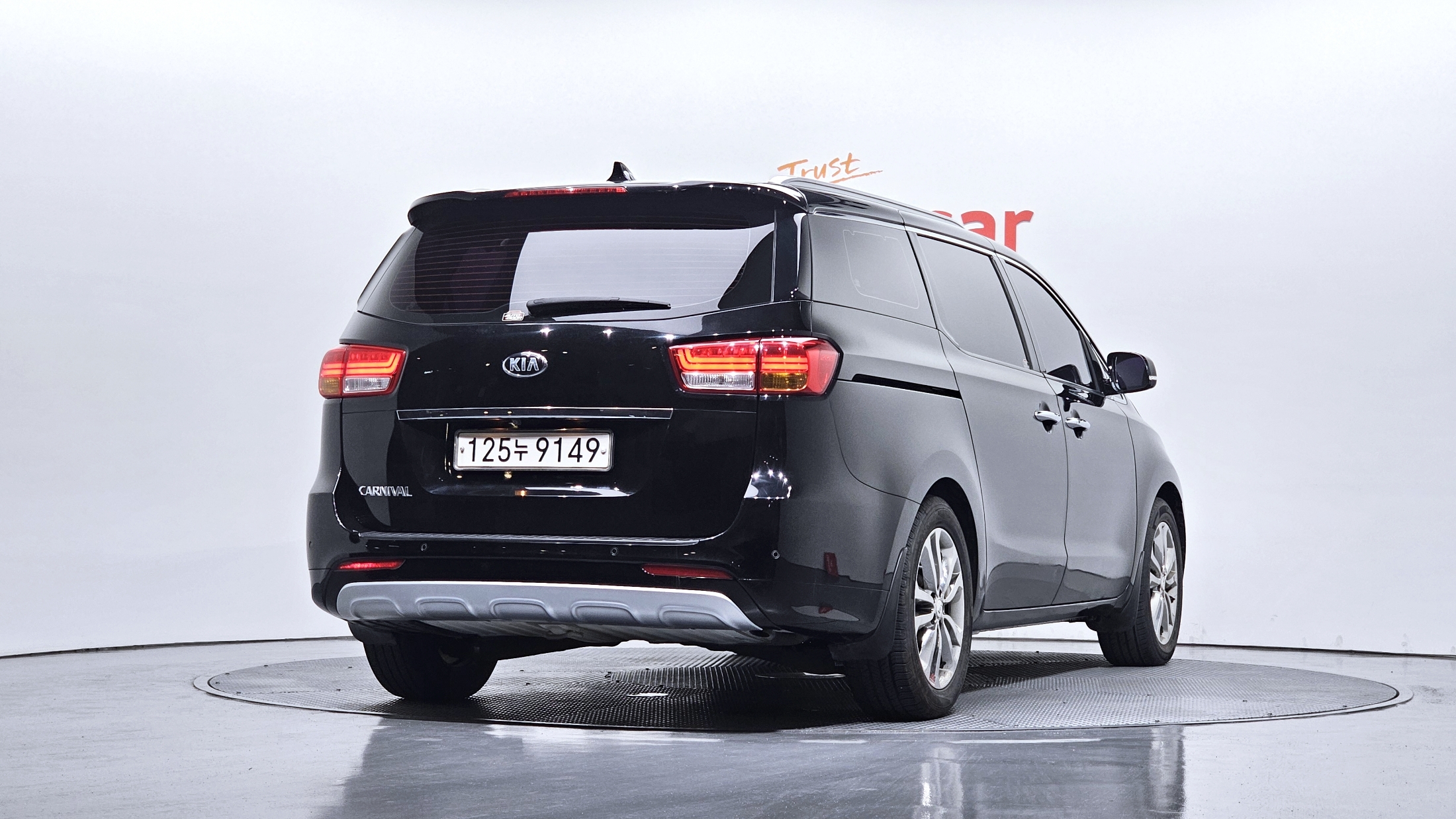 KIA CARNIVAL photo 2
