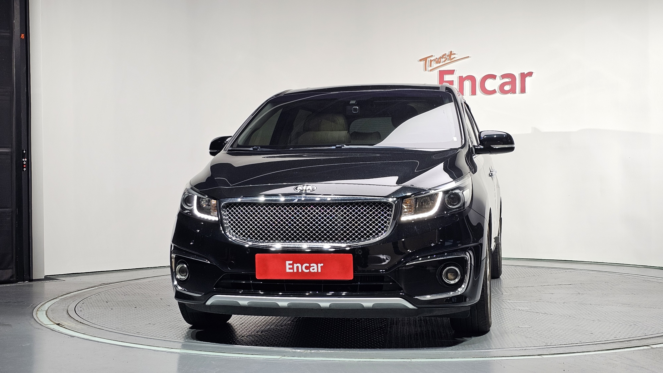 KIA CARNIVAL photo 3