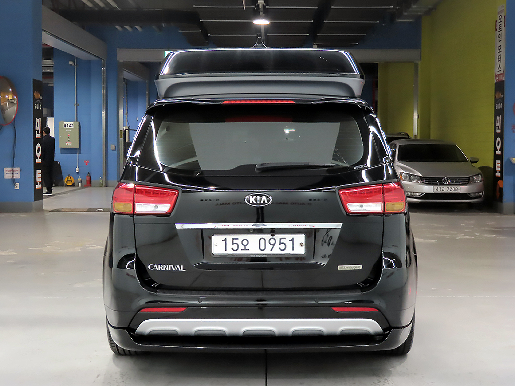 KIA CARNIVAL photo 3