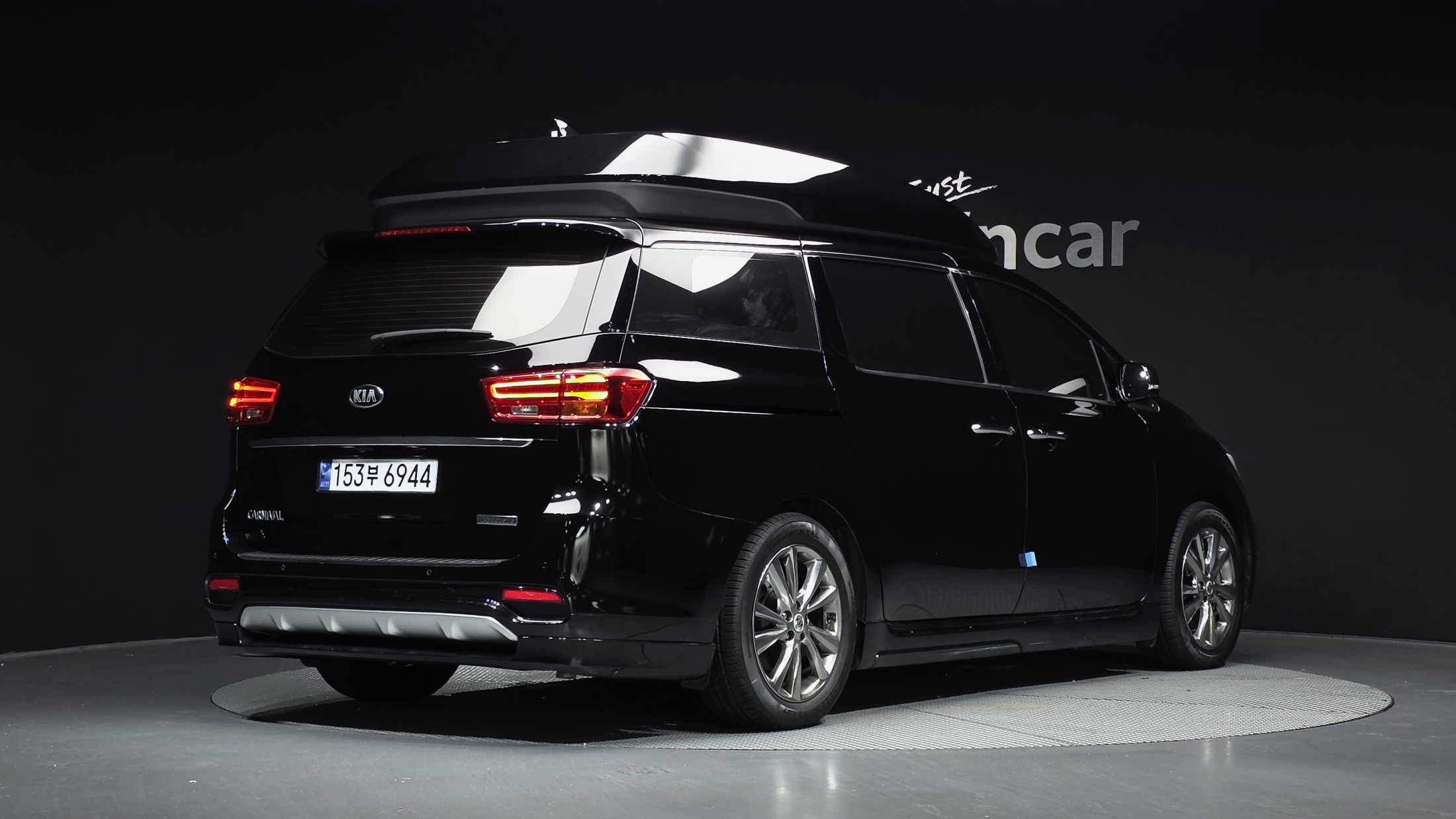 KIA CARNIVAL photo 2