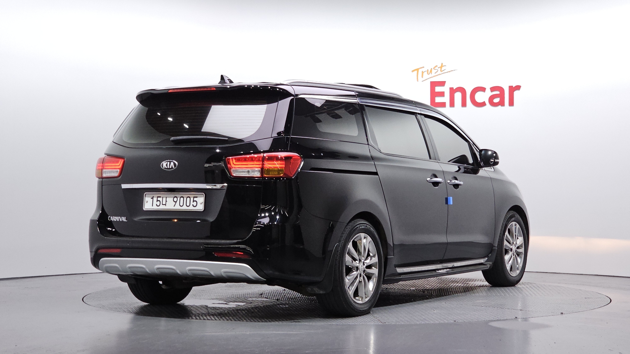 KIA CARNIVAL photo 2