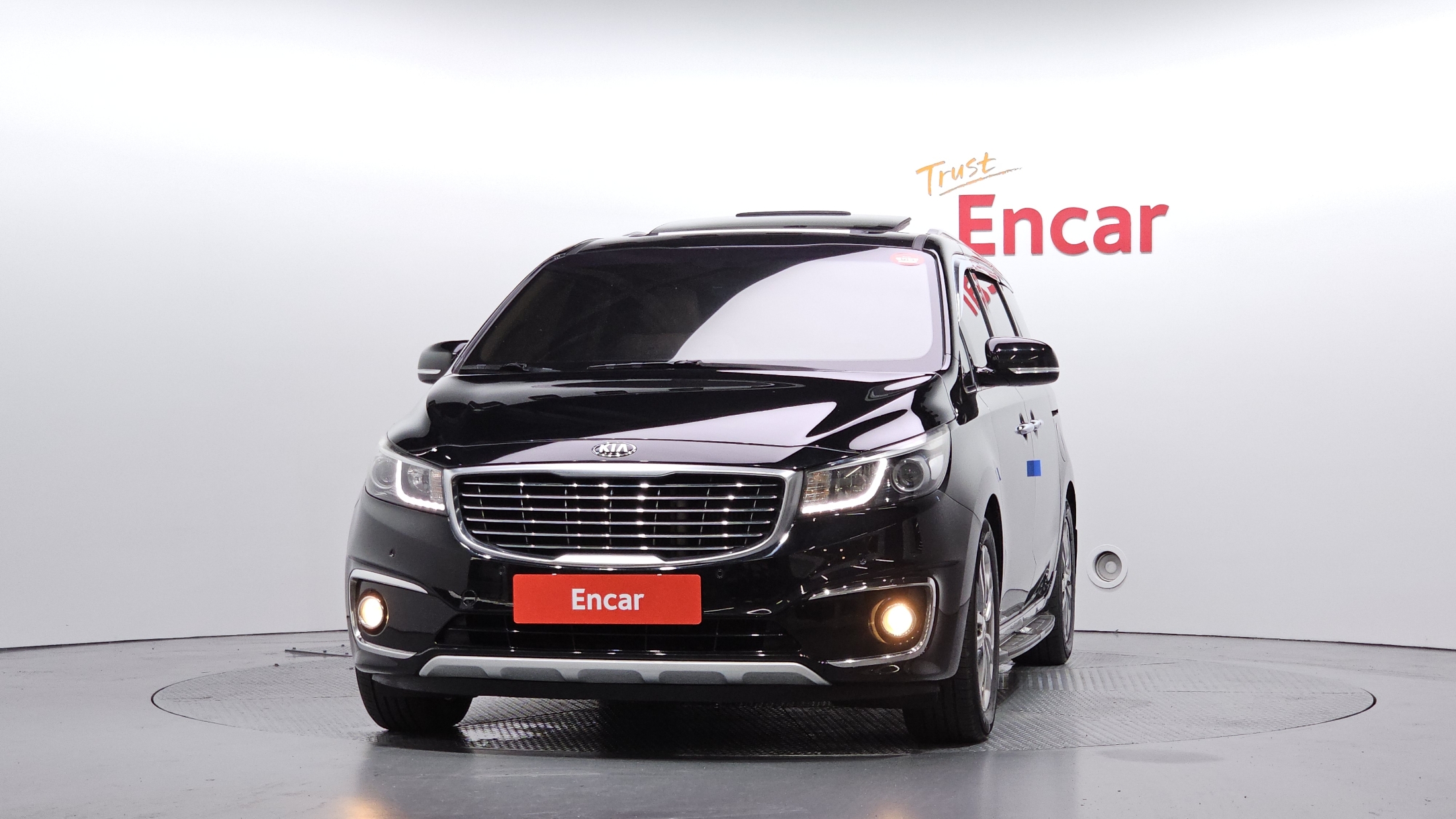 KIA CARNIVAL photo 3