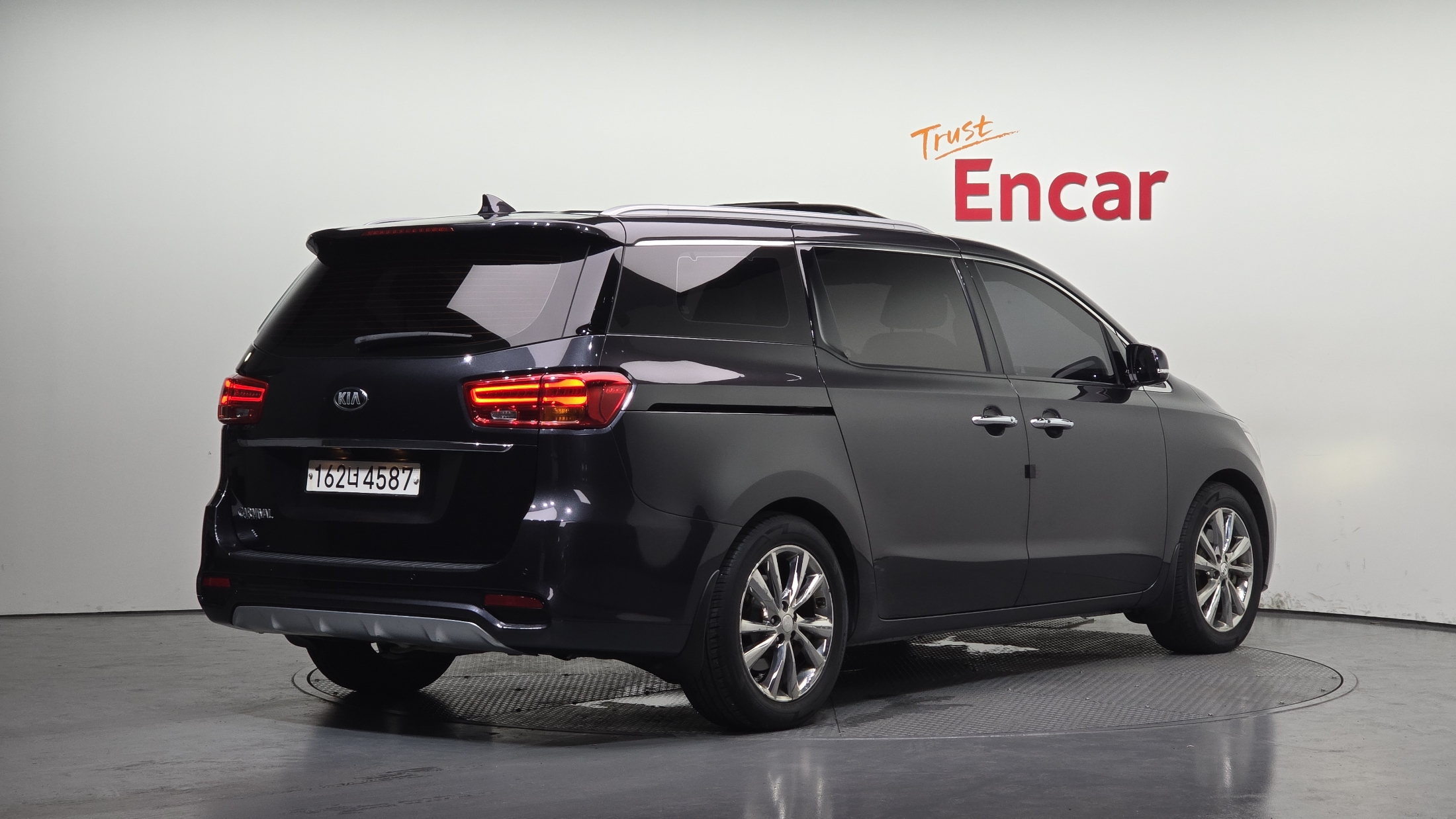 KIA CARNIVAL photo 2