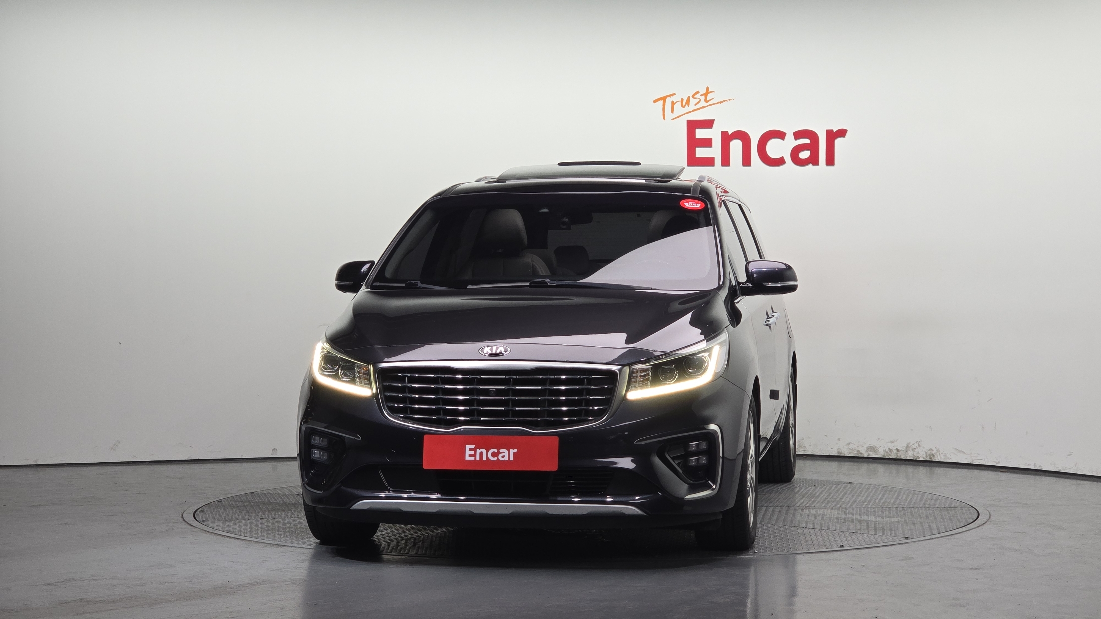 KIA CARNIVAL photo 3