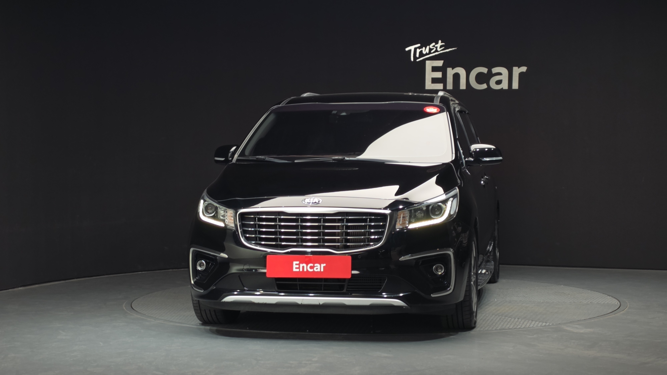 KIA CARNIVAL photo 3