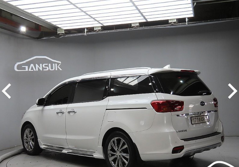KIA CARNIVAL photo 3