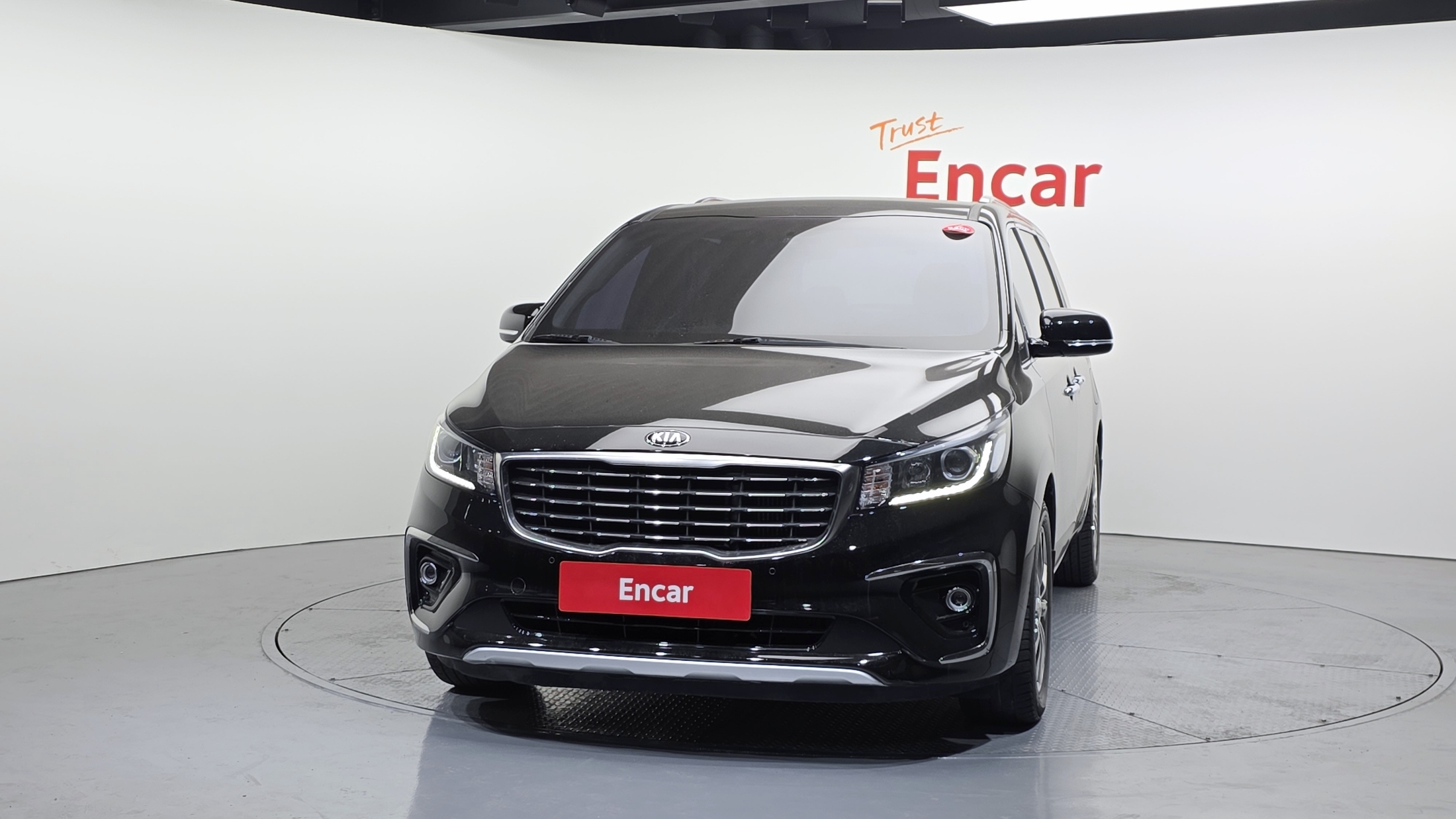 KIA CARNIVAL photo 3
