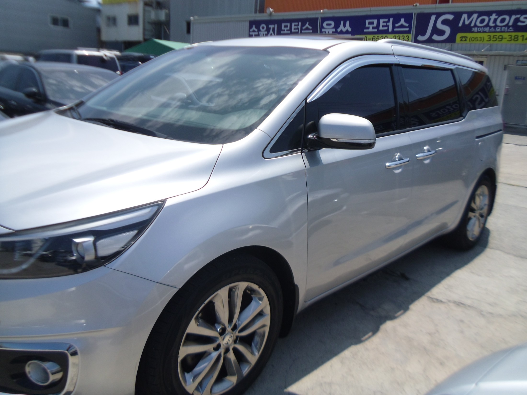 KIA CARNIVAL photo 2