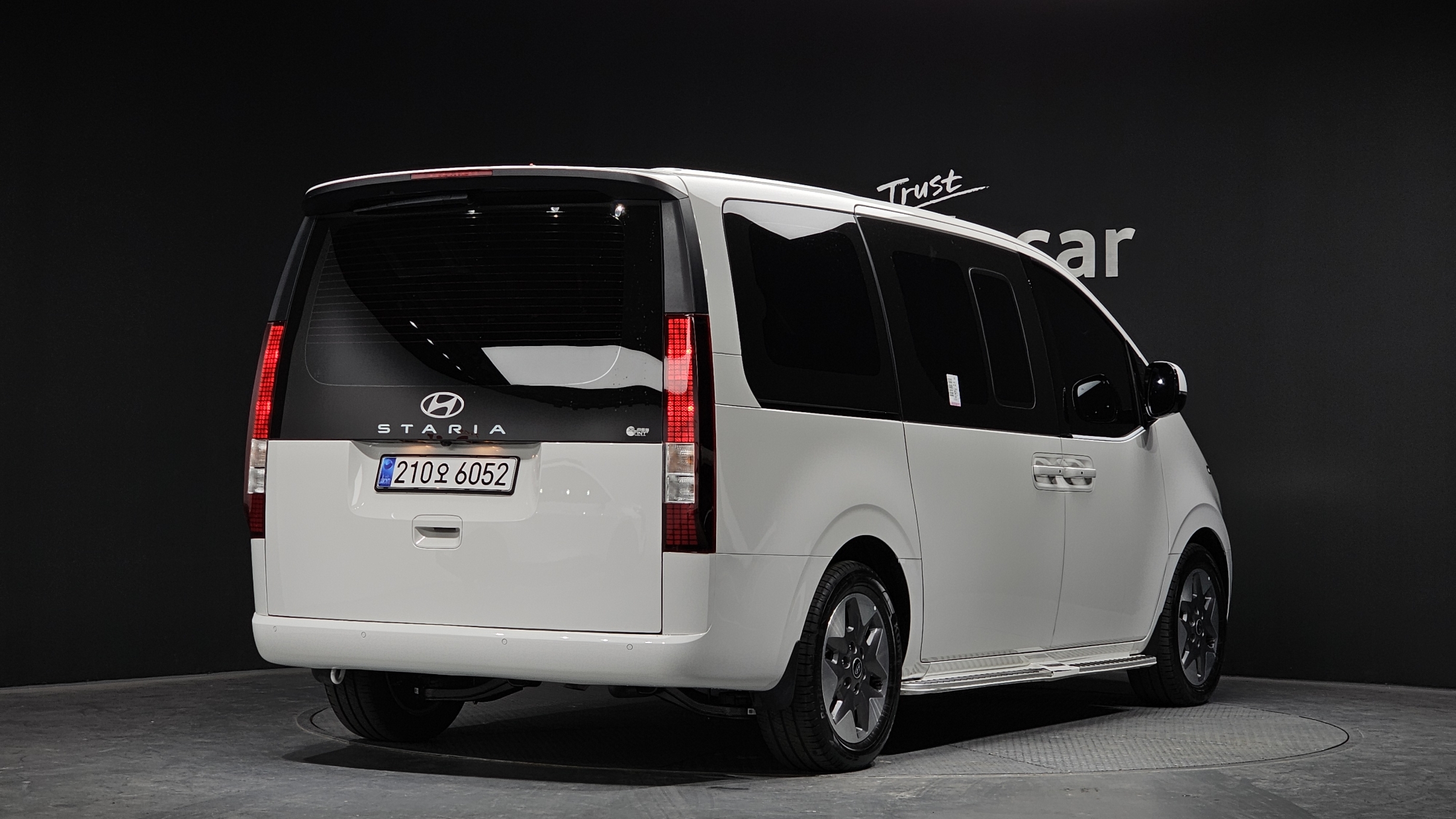 Mazda Bongo front view