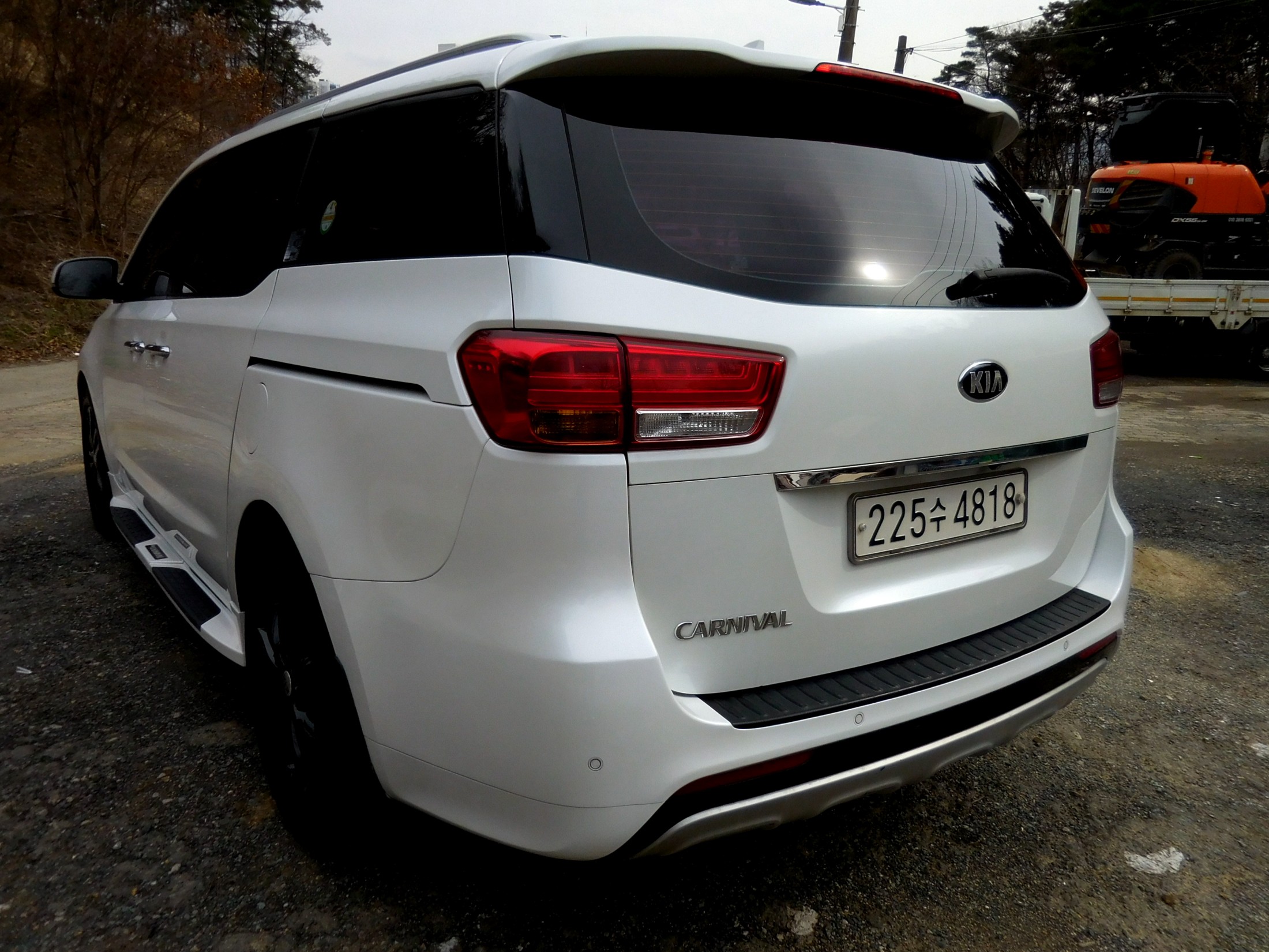 KIA CARNIVAL photo 2