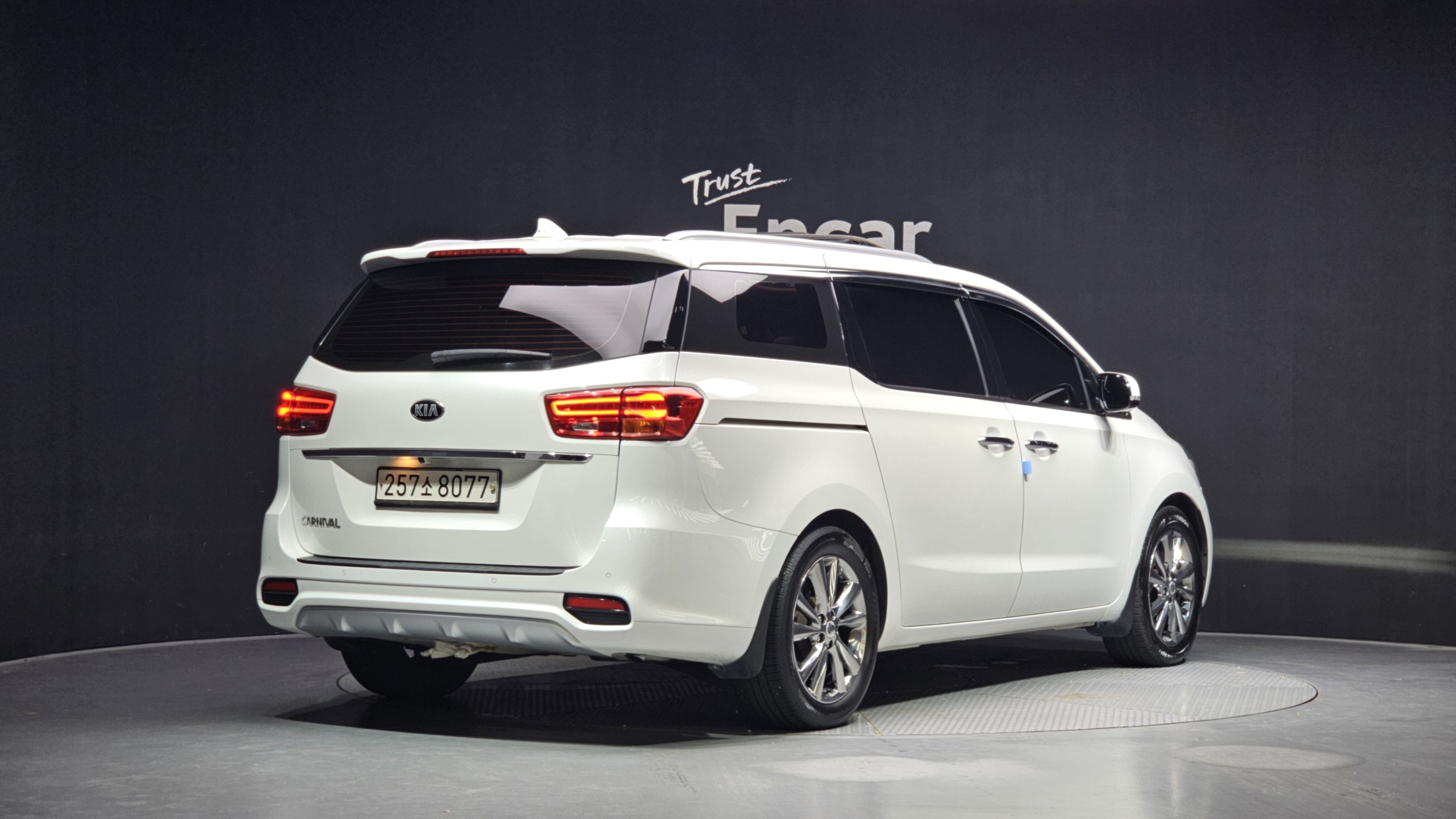 KIA CARNIVAL photo 2