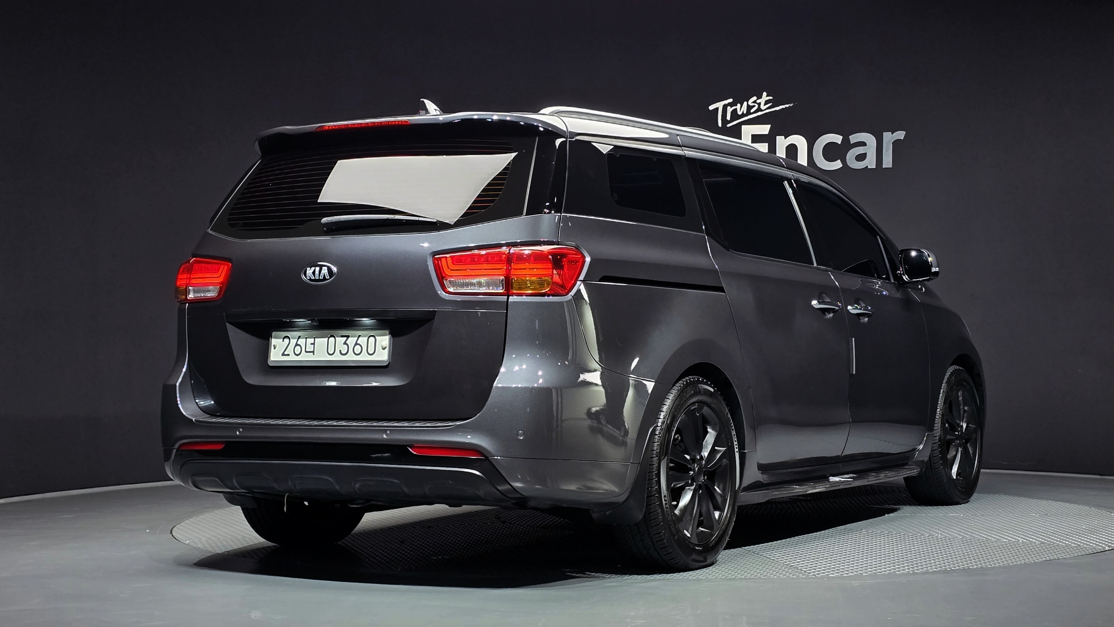 KIA CARNIVAL photo 2