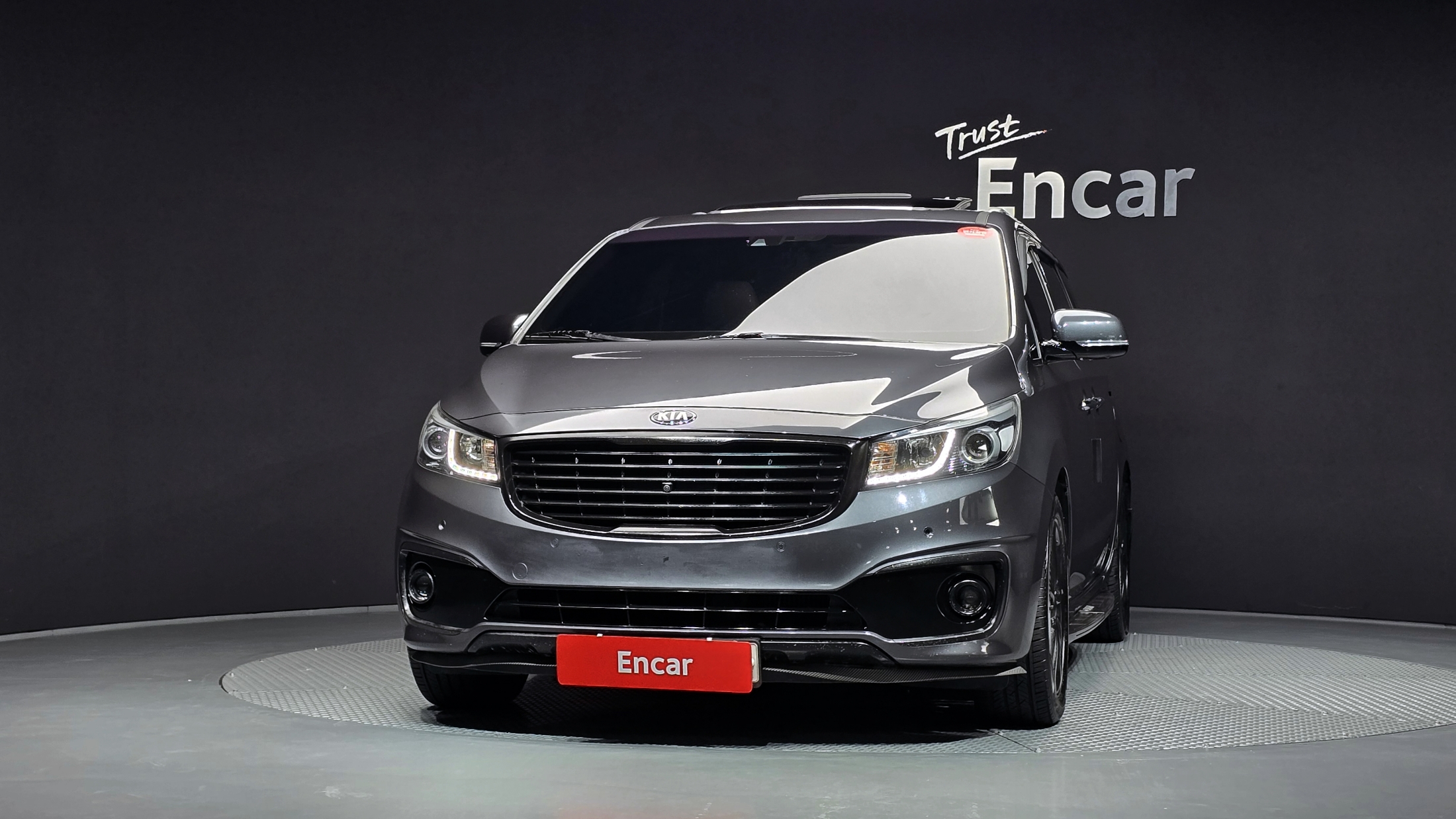 KIA CARNIVAL photo 3