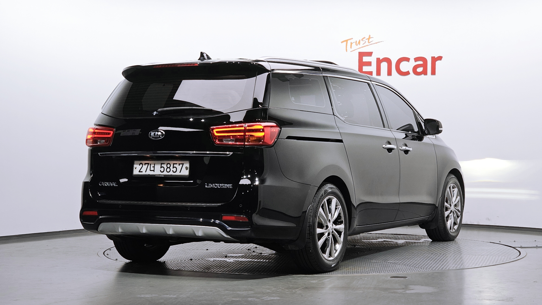 KIA CARNIVAL photo 2