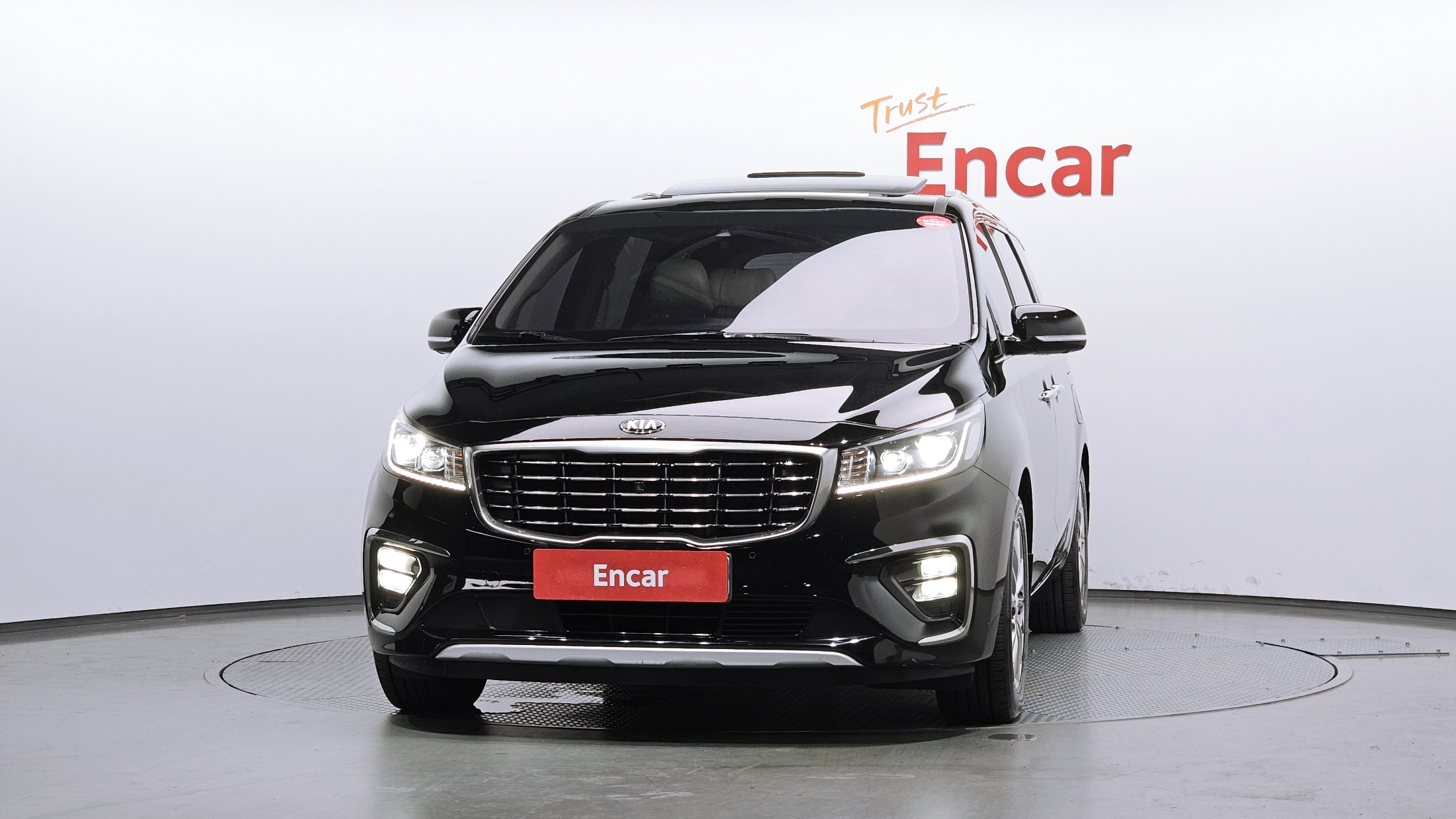 KIA CARNIVAL photo 3