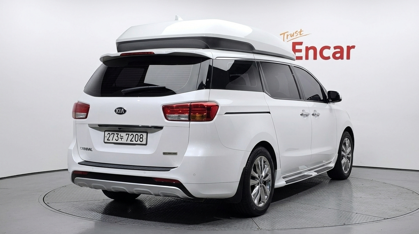 KIA CARNIVAL photo 2