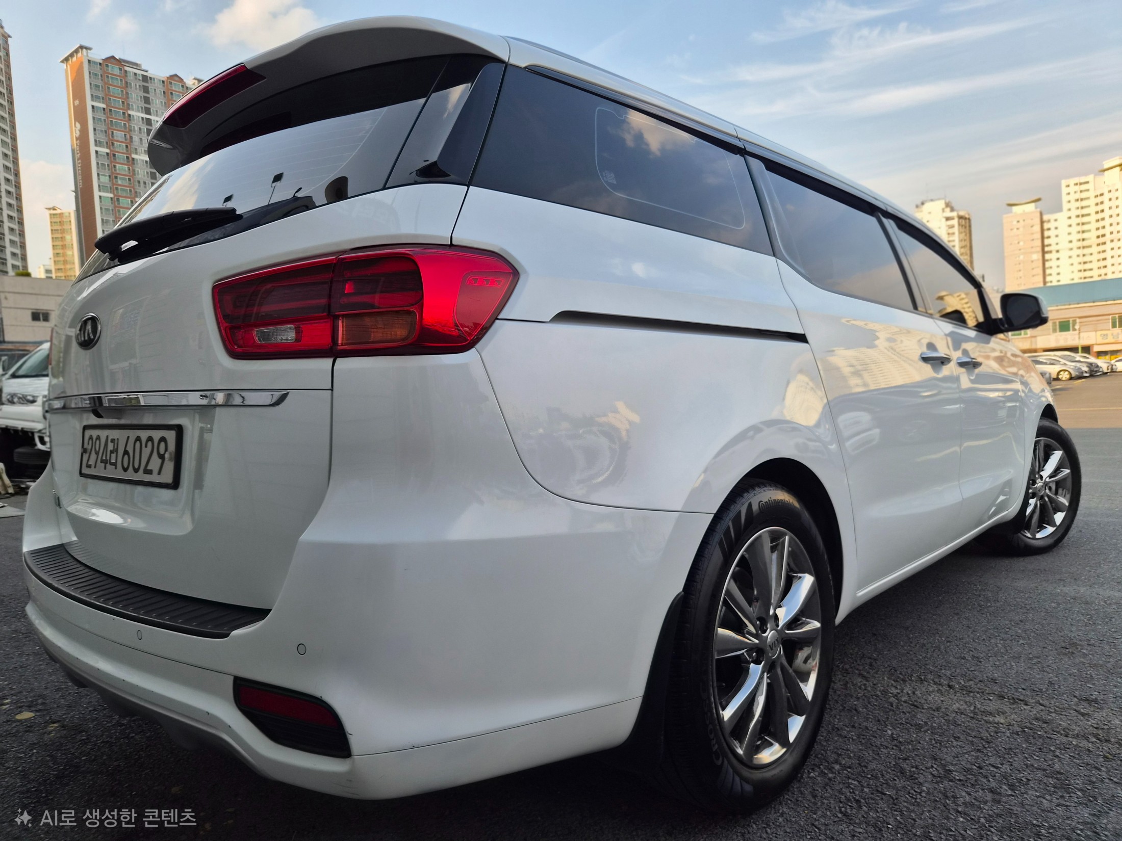 KIA CARNIVAL photo 3