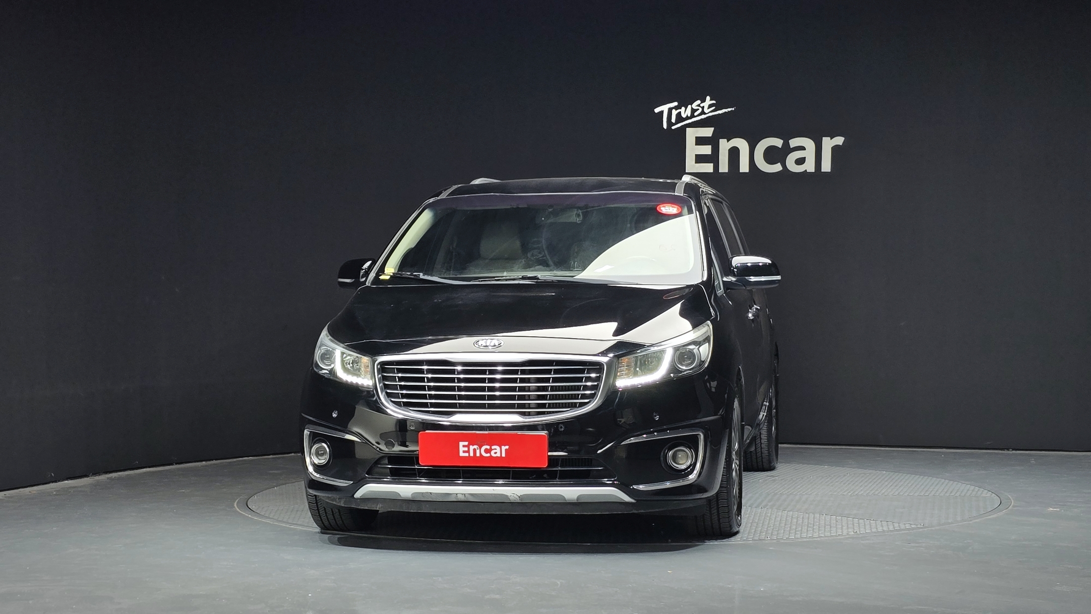 KIA CARNIVAL photo 2
