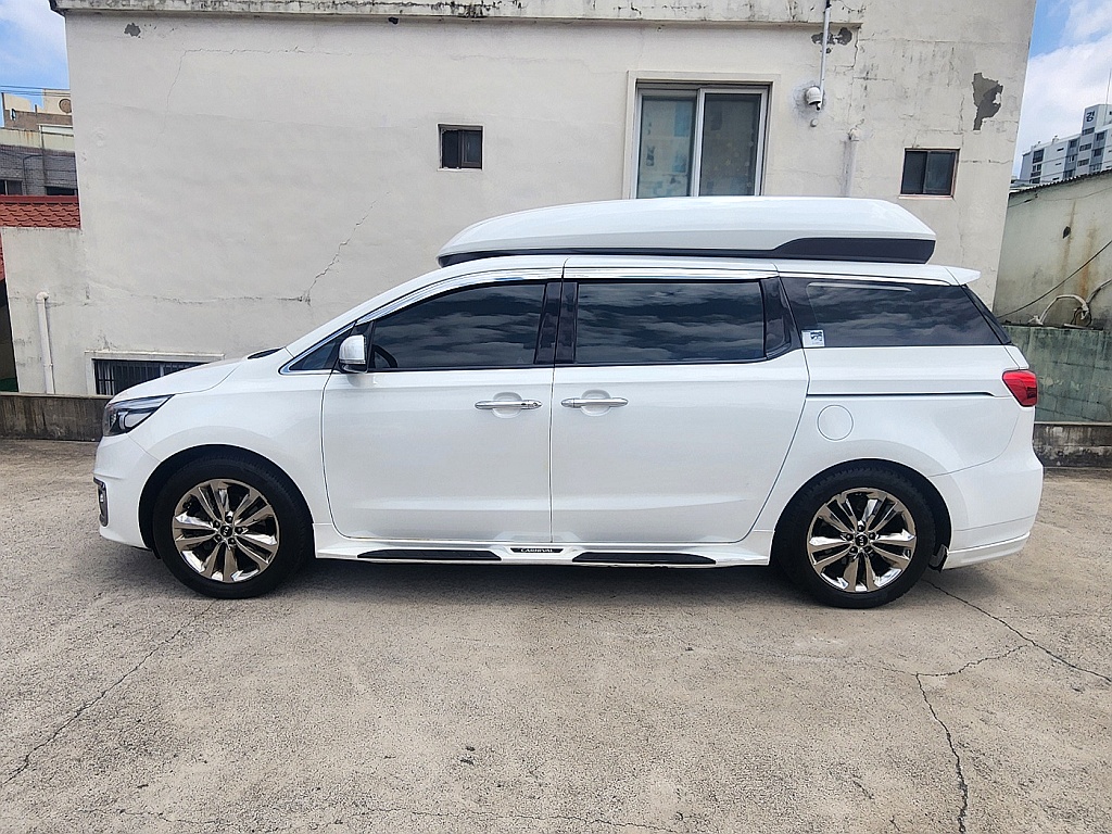 KIA CARNIVAL photo 3