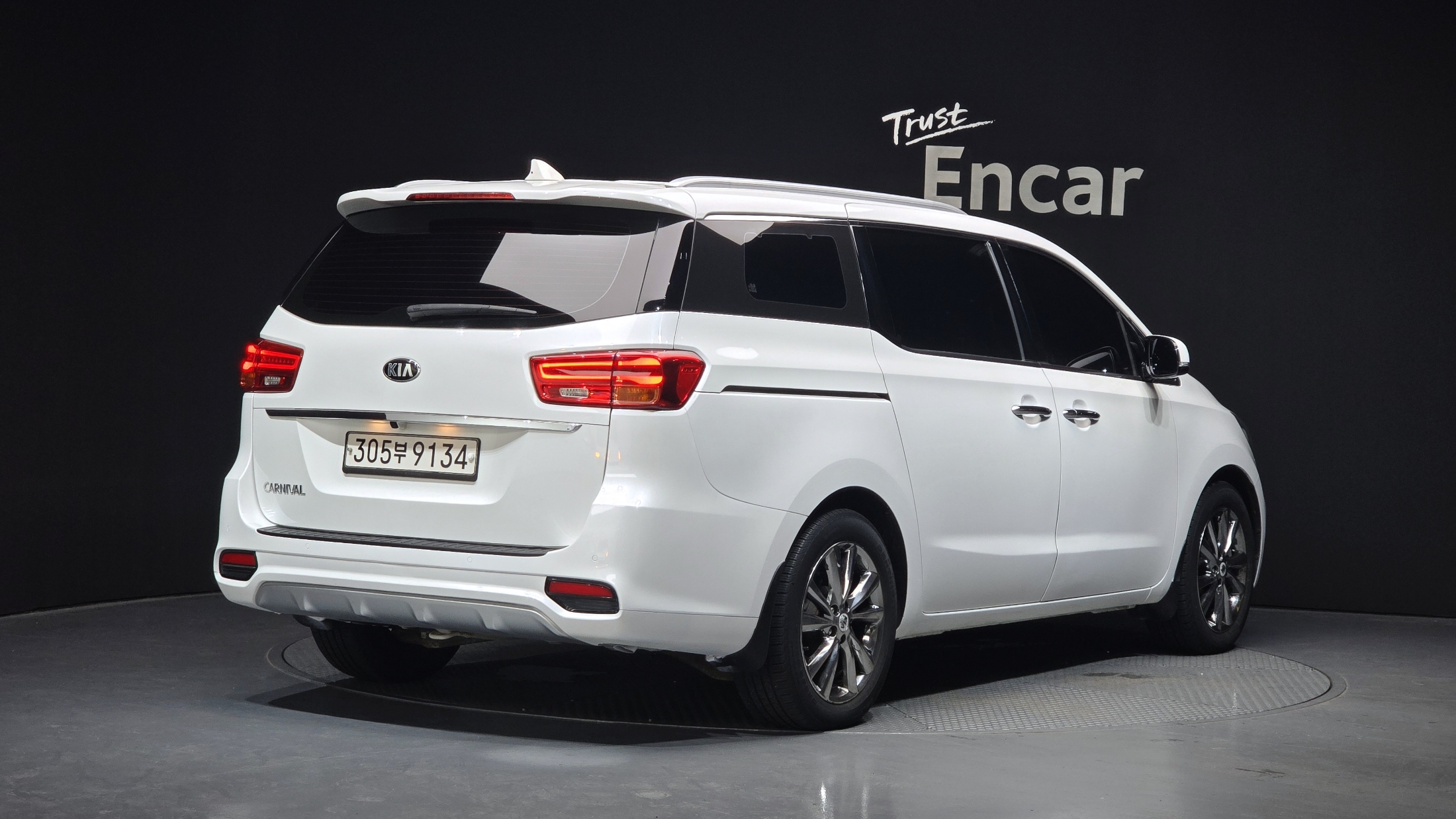KIA CARNIVAL photo 2