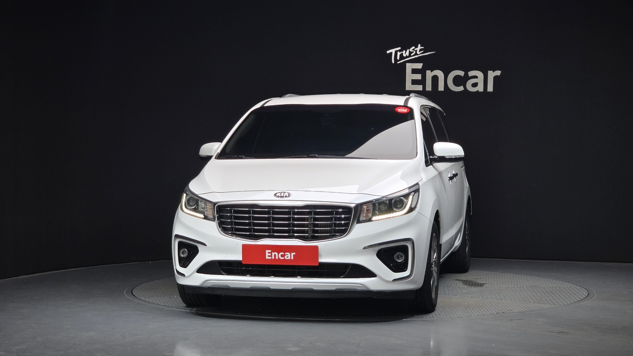 KIA CARNIVAL photo 3