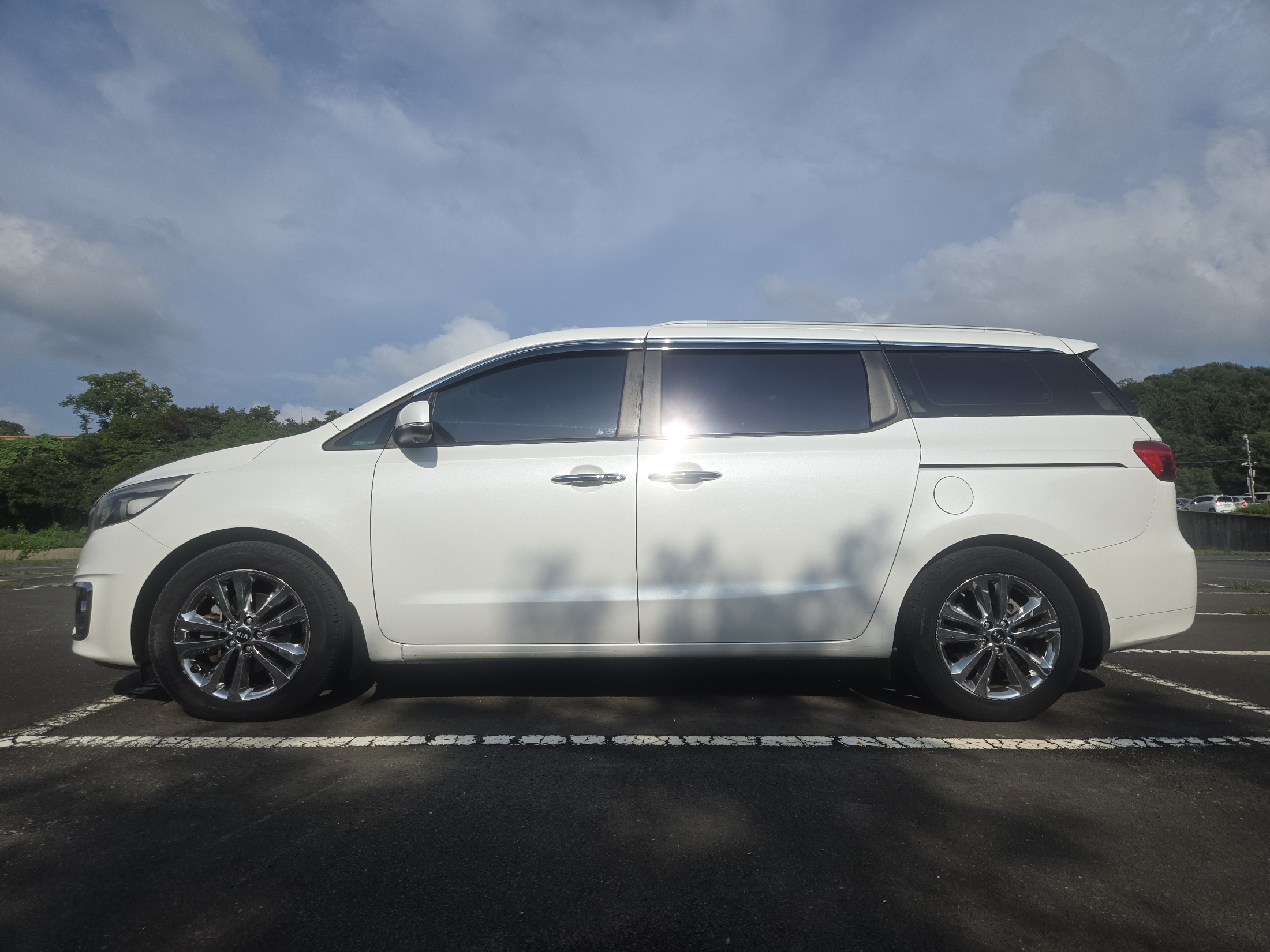 KIA CARNIVAL photo 2
