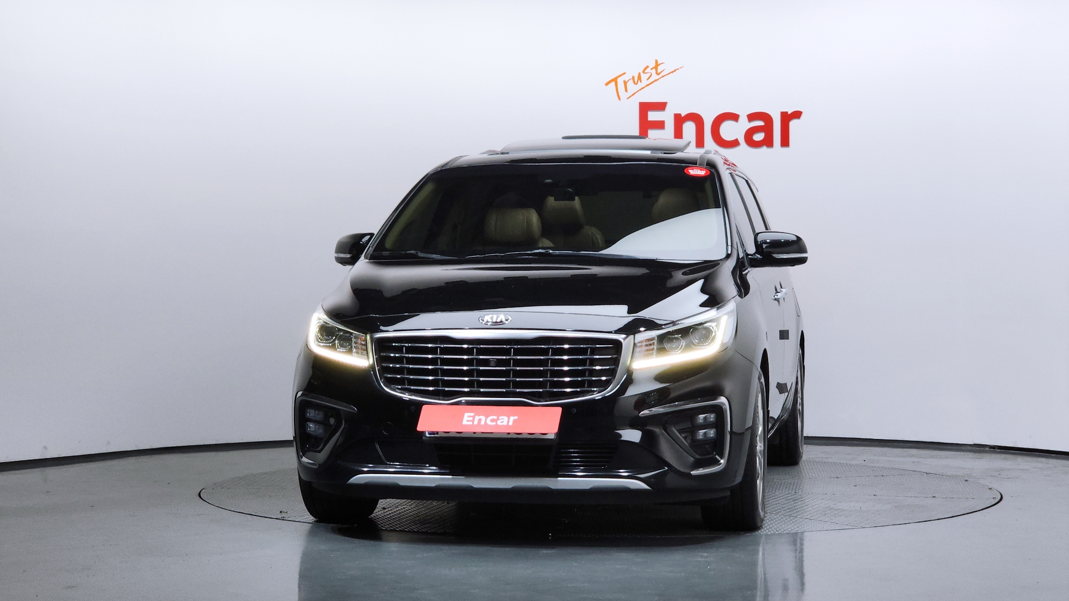 KIA CARNIVAL photo 2