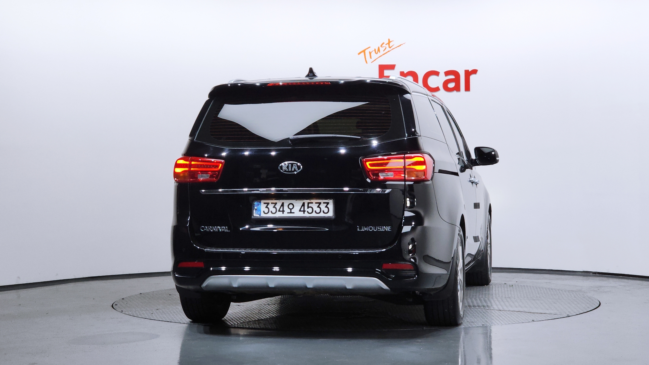 KIA CARNIVAL photo 3